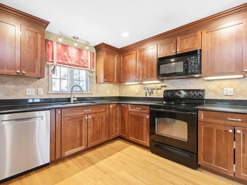 47 Robbins Rd, Walpole, MA 02081 photo 12
