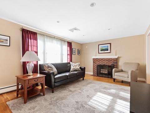 47 Robbins Rd, Walpole, MA 02081 photo 4