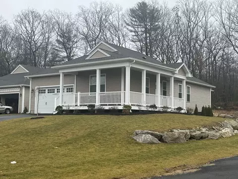 11 Walter Edwards St #13, Uxbridge, MA 01569