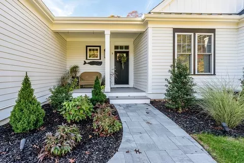 9 Tudor Ter, Mashpee, MA 02649 photo 5