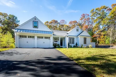 9 Tudor Ter, Mashpee, MA 02649 photo 1