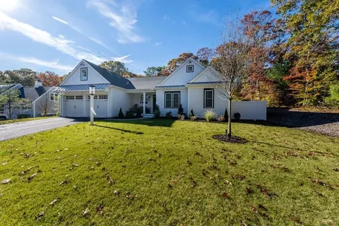 9 Tudor Ter, Mashpee, MA 02649 photo 3