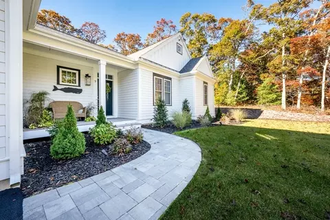 9 Tudor Ter, Mashpee, MA 02649 photo 4