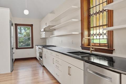 19 Walnut St, Maynard, MA 01754 photo 5