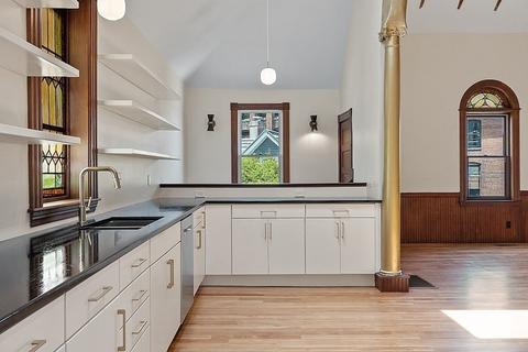 19 Walnut St, Maynard, MA 01754 photo 4