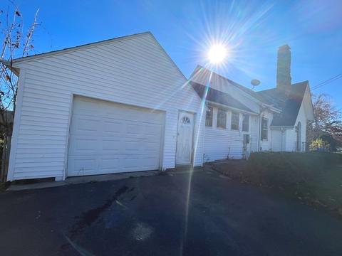 85 Covington St, Springfield, MA 01119 photo 3