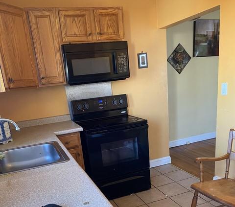 18 Salisbury St, Fall River, MA 02723 photo 9