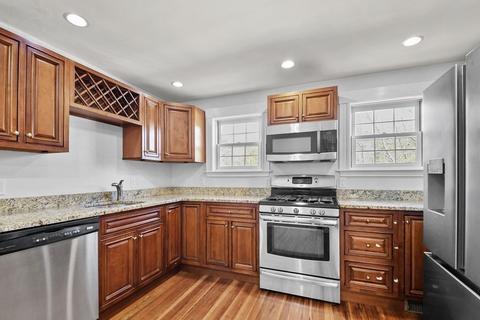 54 Thomas St, Dedham, MA 02026 photo 4