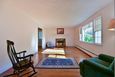 4 Robin Rd, Reading, MA 01867 photo 9
