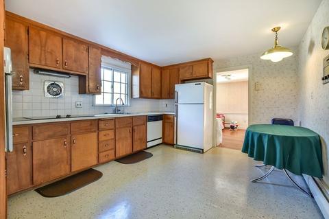 4 Robin Rd, Reading, MA 01867 photo 4