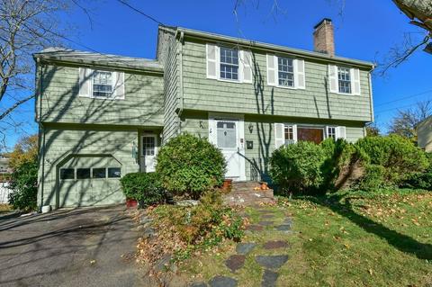 4 Robin Rd, Reading, MA 01867 photo 2