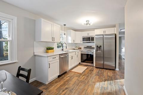 82 Timber Ln, Springfield, MA 01119 photo 5