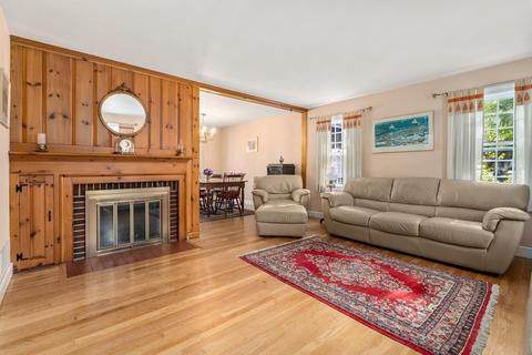 1 Beverly Ave, Marblehead, MA 01945 photo 4
