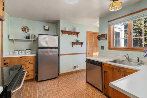 1 Beverly Ave, Marblehead, MA 01945 photo 9