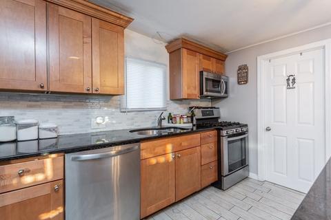 202 Barlow St, Fall River, MA 02723 photo 6