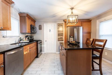 202 Barlow St, Fall River, MA 02723 photo 4