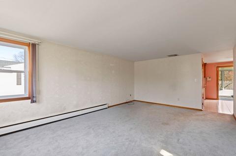 71 Acrebrook Dr, Chicopee, MA 01020 photo 4