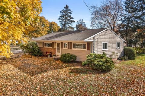 2 Richards Rd, Beverly, MA 01915 photo 1