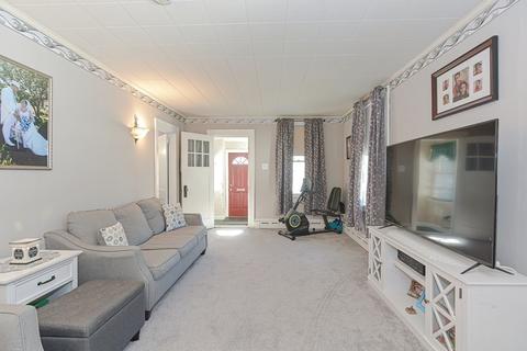 672 Cambridge St, Fall River, MA 02721 photo 13