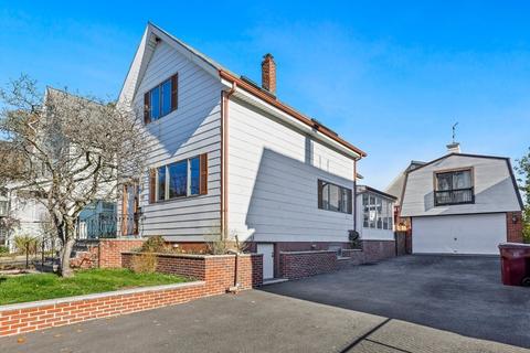 21 Autumn St, Everett, MA 02149 photo 2