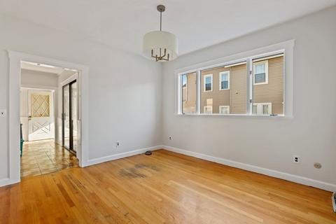 21 Autumn St, Everett, MA 02149 photo 5