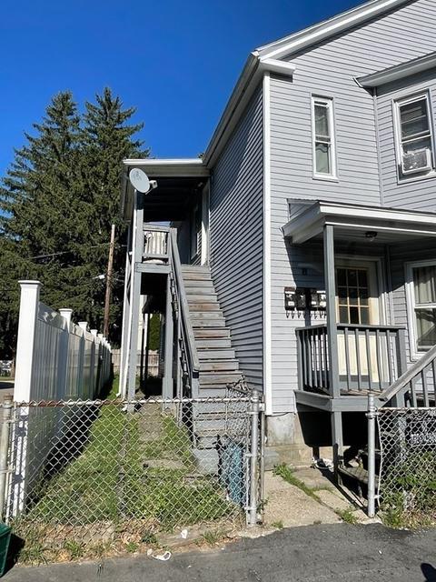 8 Meade St, Worcester, MA 01610 photo 3