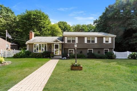 101 Pinecrest Dr, Springfield, MA 01118 photo 1
