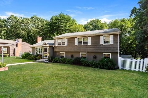 101 Pinecrest Dr, Springfield, MA 01118 photo 2