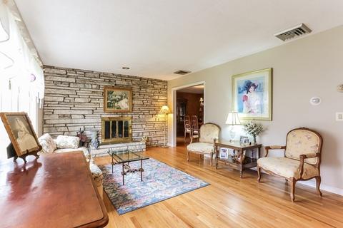 101 Pinecrest Dr, Springfield, MA 01118 photo 4