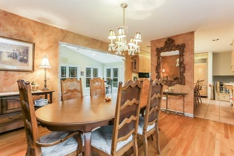 101 Pinecrest Dr, Springfield, MA 01118 photo 6