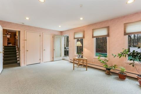 101 Pinecrest Dr, Springfield, MA 01118 photo 12