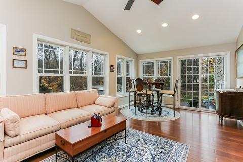 101 Pinecrest Dr, Springfield, MA 01118 photo 8