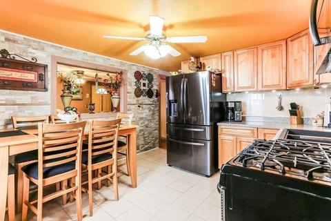 23 Campechi St, Springfield, MA 01104 photo 8