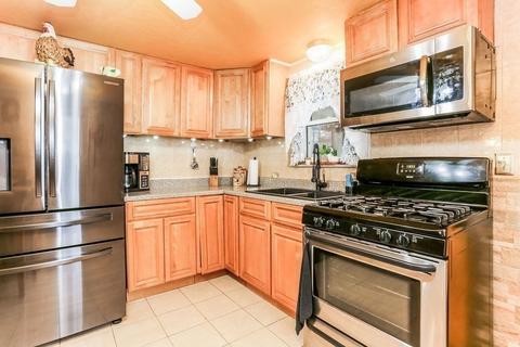 23 Campechi St, Springfield, MA 01104 photo 7