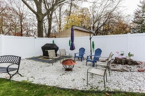23 Campechi St, Springfield, MA 01104 photo 6