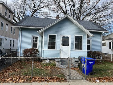 92 Malden St, Springfield, MA 01108 photo 2