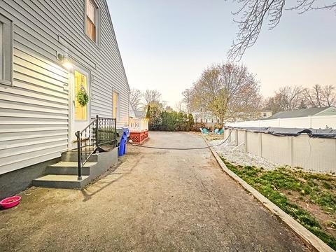 1023 Allen St, Springfield, MA 01118 photo 4