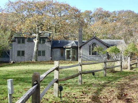 8 Harpoon Holw, Aquinnah, MA 02535