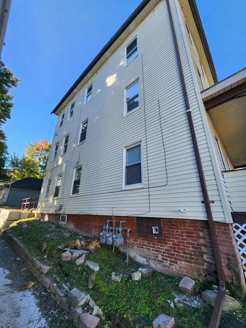 20 Mott St, Worcester, MA 01604 photo 2