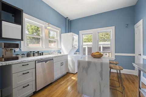 874 876 E 4th St, Boston, MA 02127 photo 3