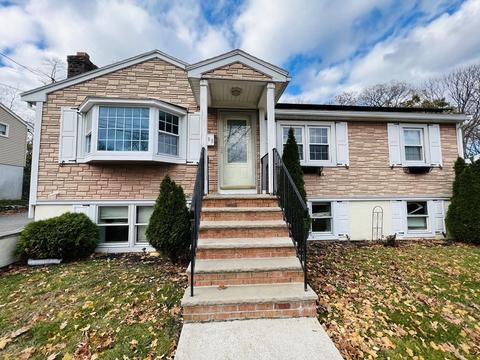 100 Spring View Dr, Lynn, MA 01904 photo 1