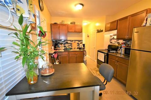 38 Johnson St, Springfield, MA 01108 photo 9
