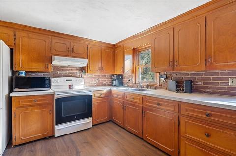 10 Malden Dr, Webster, MA 01570 photo 3