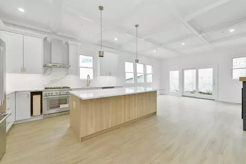 774 E 4th #1, Boston, MA 02127
