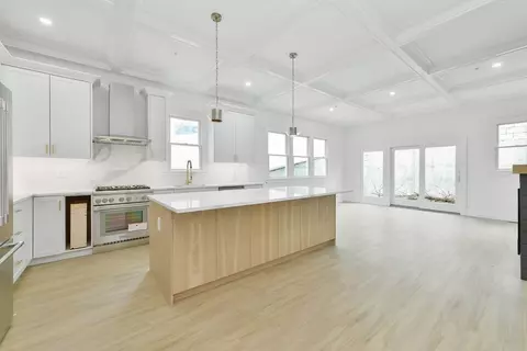 774 E 4th #1, Boston, MA 02127