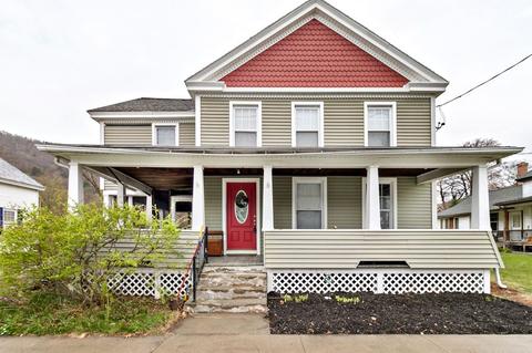 15 Maple St, Chester, MA 01011