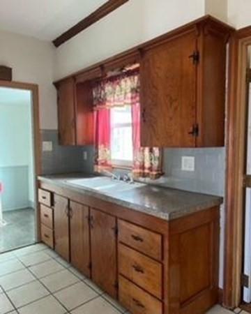 98 Grant St, Fall River, MA 02721 photo 4