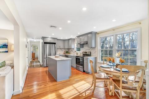 1 Laurel Ct, Acton, MA 01720 photo 2