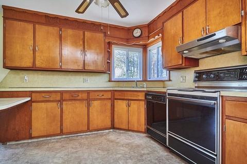 10 Alden St, Easthampton, MA 01027 photo 3