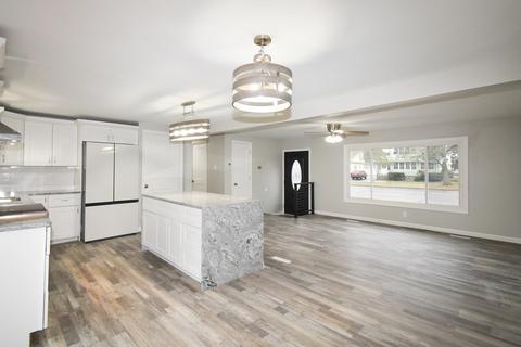 1094 Sumner Ave, Springfield, MA 01118 photo 2